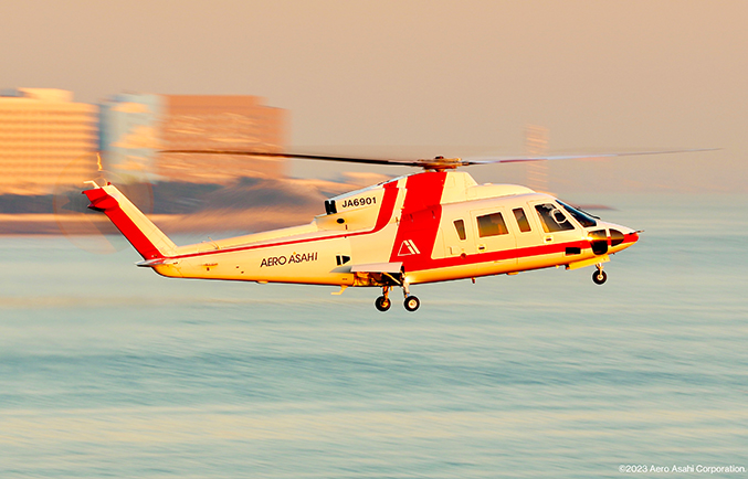 ベル・テキストロン社製430型「JA02AX」（朝日航洋株式会社様保有機）